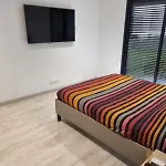 Moderne Piscine Vue * אז'אקסיו