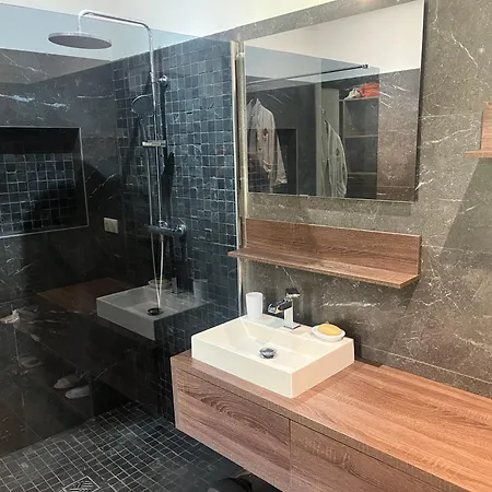 Moderne Piscine Vue Villa Ajaccio (Corsica)