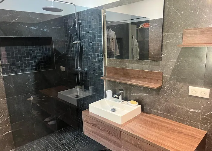 Moderne Piscine Vue Villa Ajaccio (Corsica)